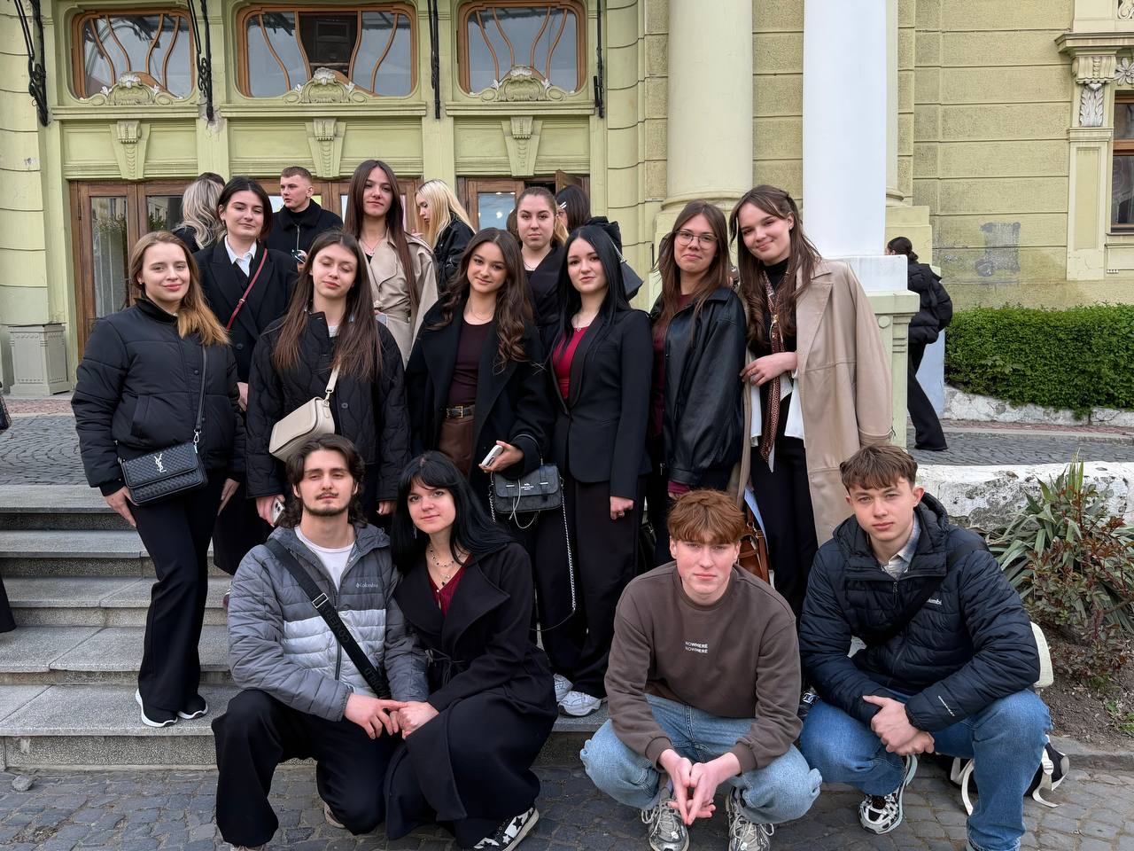 Студенти першого курсу спеціальності «Менеджмент» відвідали виставу «Одруження Фігаро» в рамках святкування 55-річчя економічного факультету