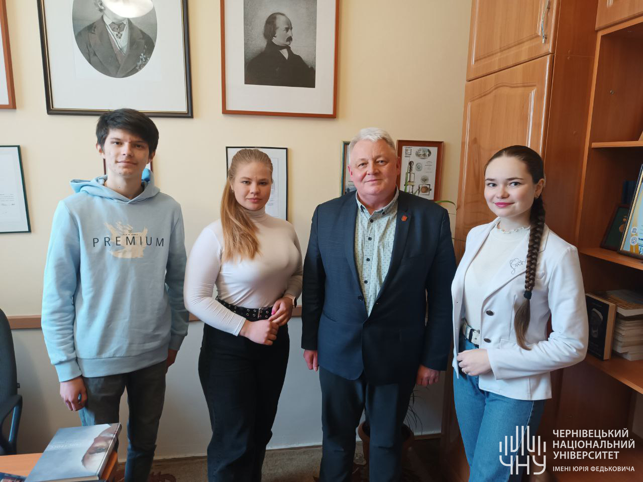 Інформагенти в рамках серії зустрічей «Більше про твій ЧНУ» поспілкувалися з директором Наукової бібліотеки ЧНУ Михайлом Зушманом.