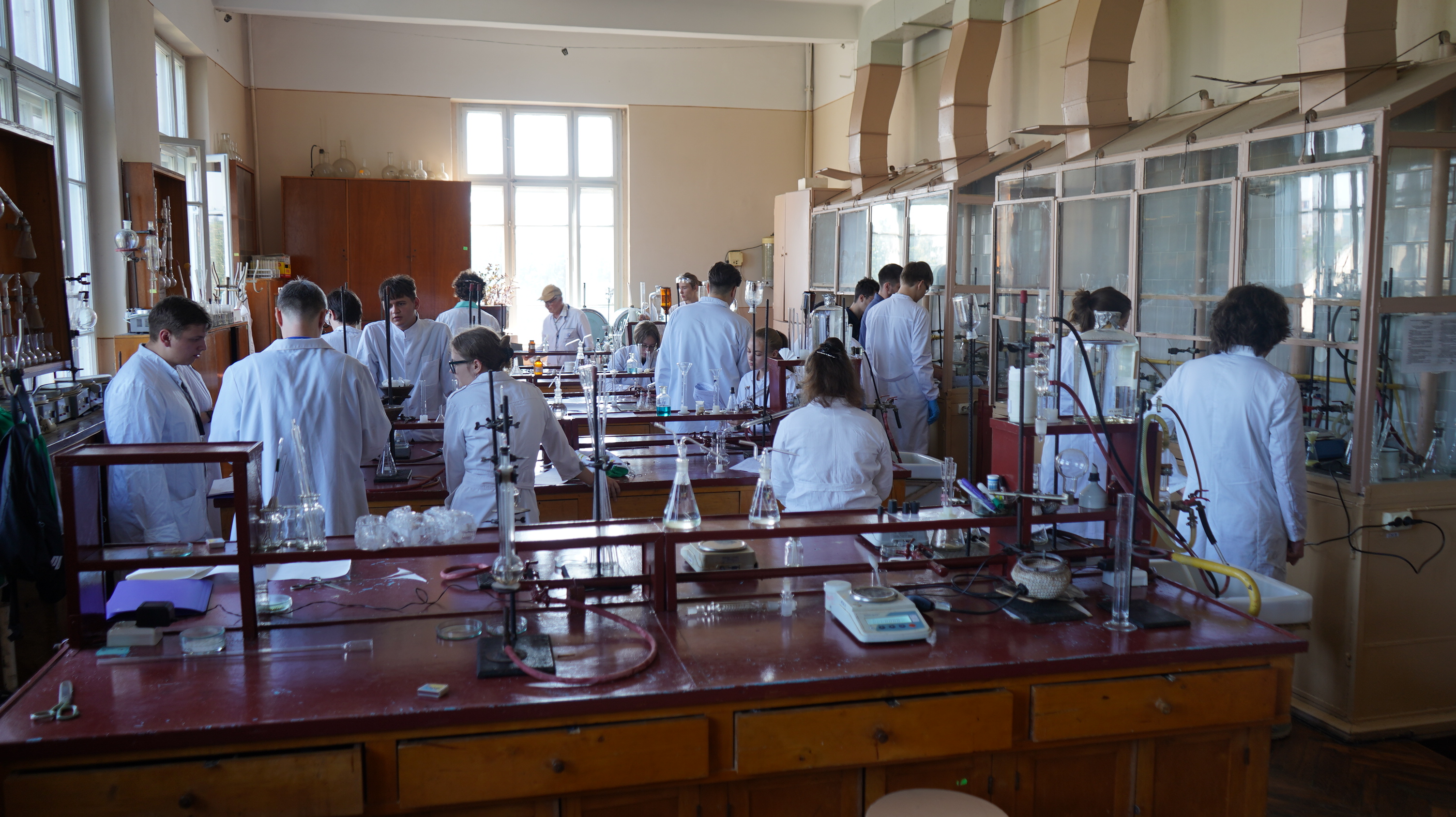 У Чернівцях відбувся Всеукраїнський хімічний літній табір: школярі опановували експериментальні навички в ЧНУ за підтримки KSE Foundation