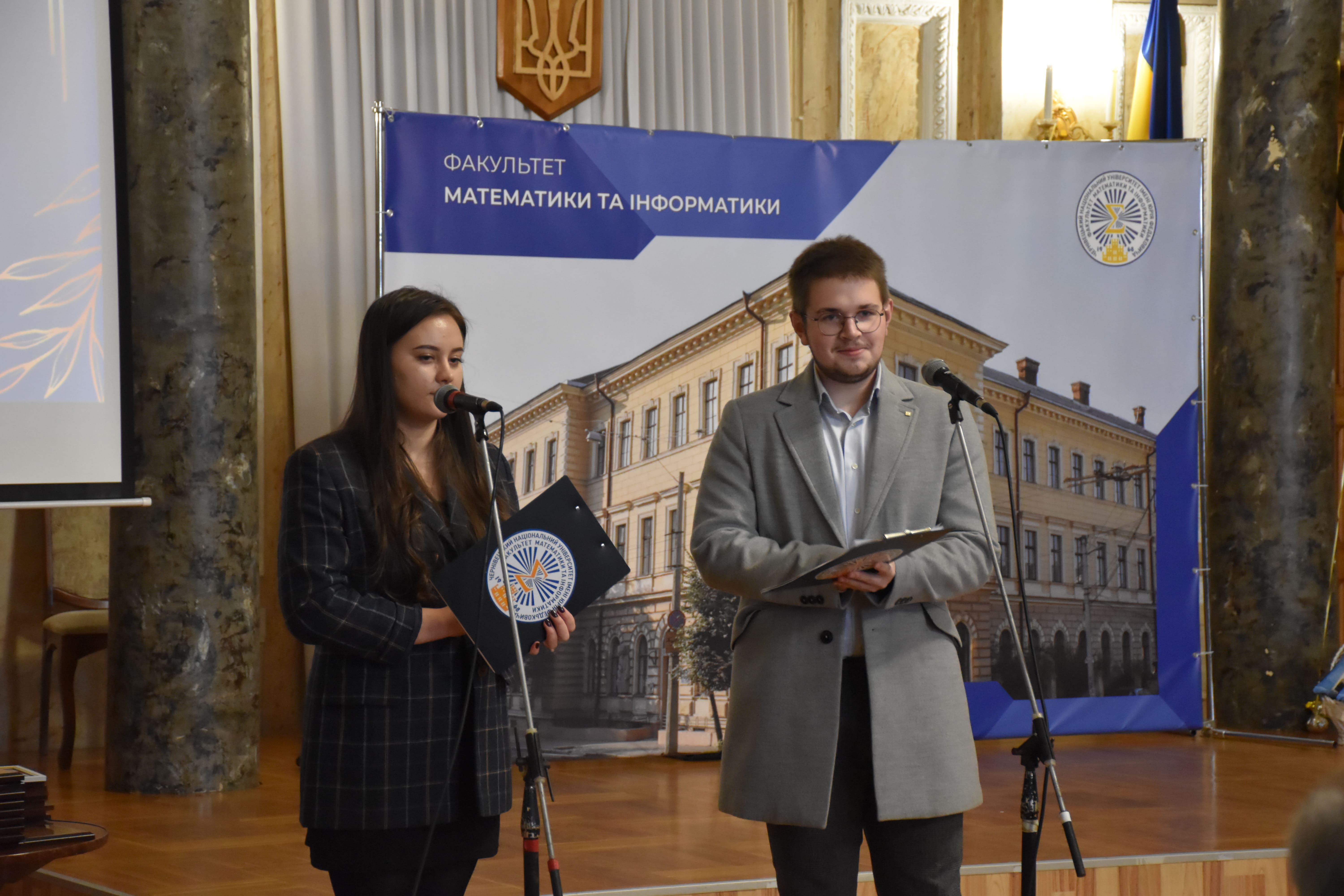 Ведучі - Каріна Якимович та Олег Юрченко