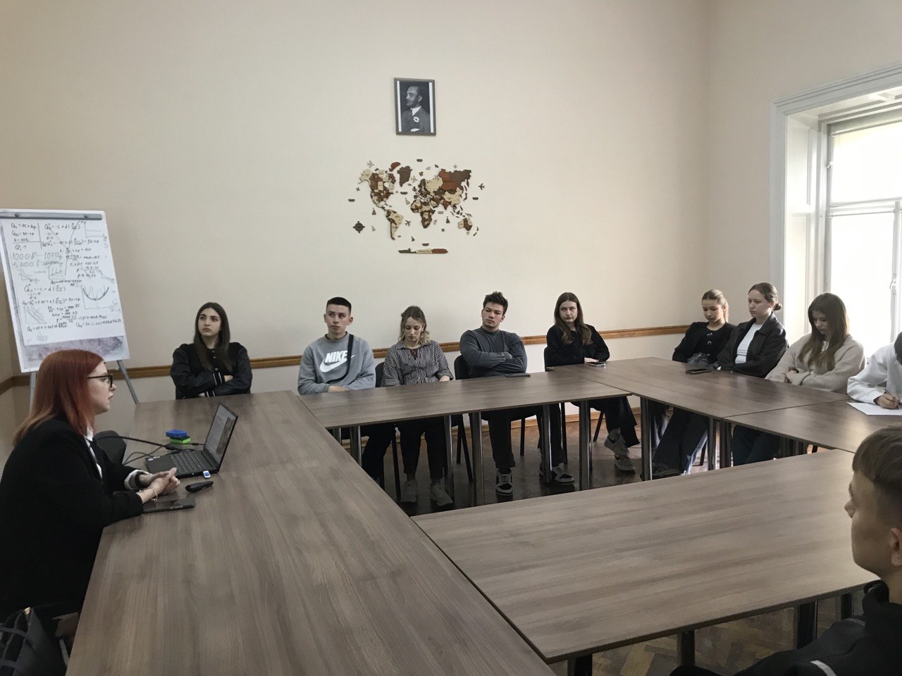 Від бізнес-ідеї до власної справи: першокурсники знайомилися з можливостями державної підтримки підприємництва