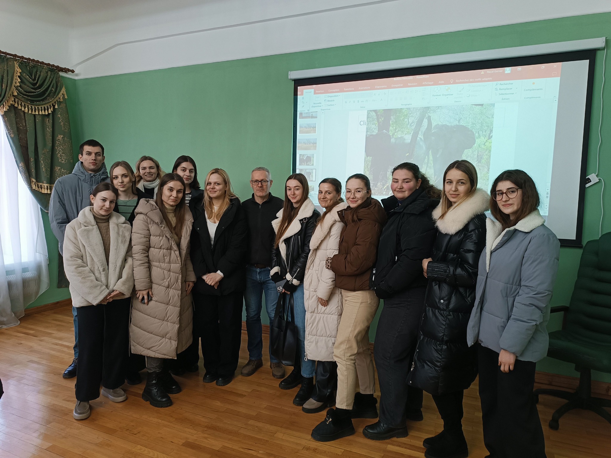 Студенти кафедри романської філології та перекладу взяли участь у зустрічі в рамках розмовного клубу Café Français з паном Паскалем Гарньє. 