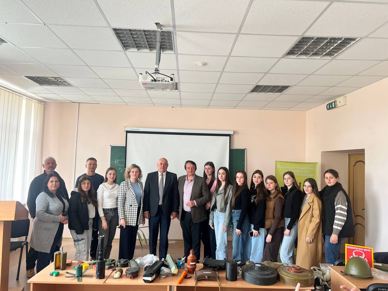 Зустріч зі студентами з теми: «Вибухонебезпечні предмети. Протимінна безпека»