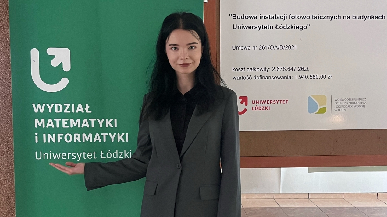 Діана на фоні Лодзького унверситету