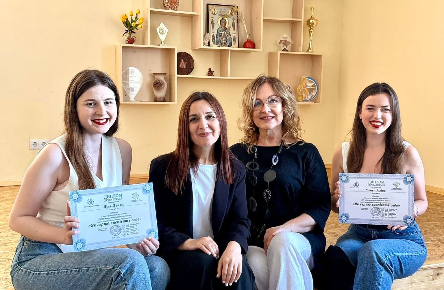 Вітаємо із високими результатами у конкурсі хорових диригентів «Як серцю виспівать себе». 