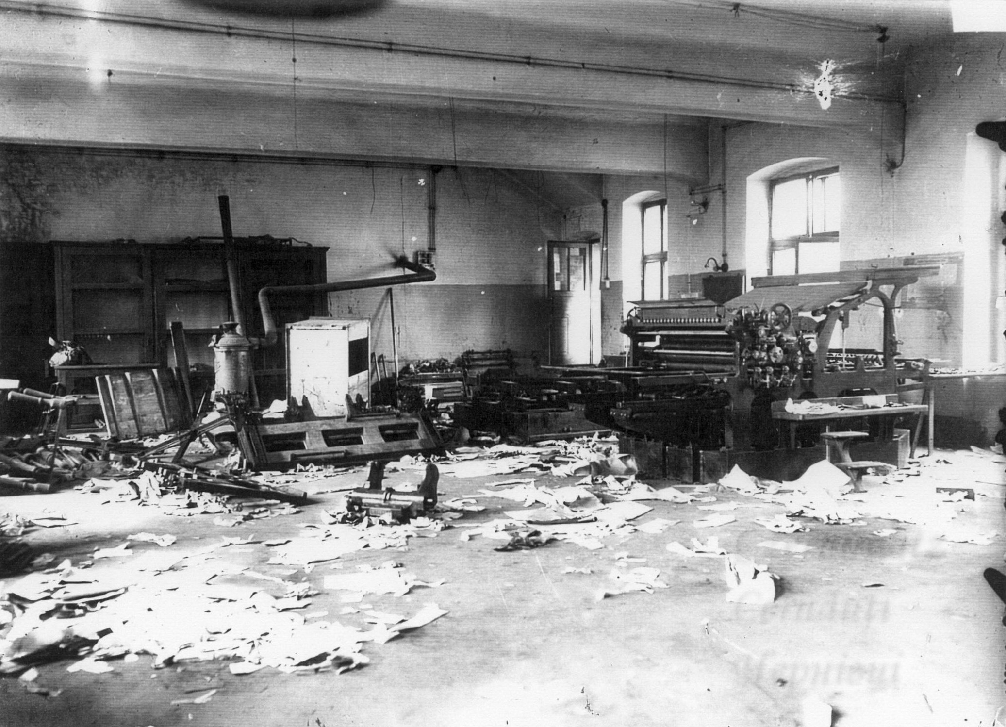 Schillergasse – Strada Schiller – Вулиця Шиллера. Погром в редакції газети «Czernowitzer Tagblatt». Фото 1917 р.
