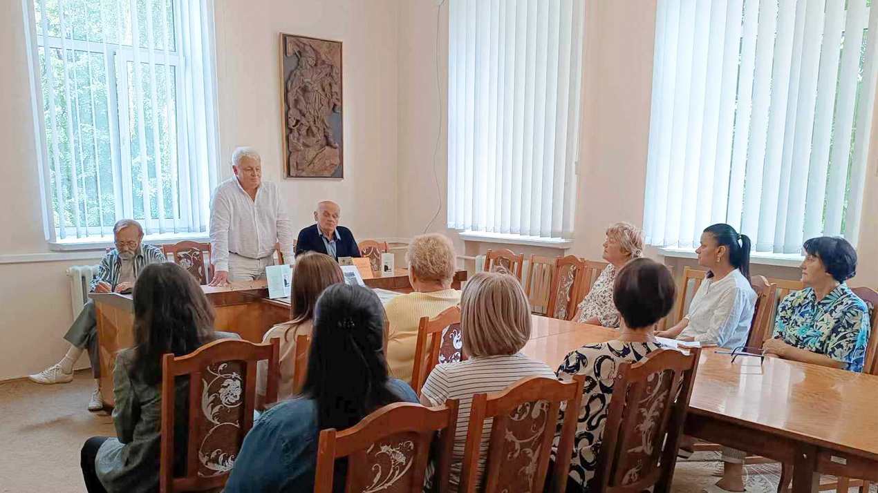 Поетові-пісняреві ВІА "Смерічка" присвячено…