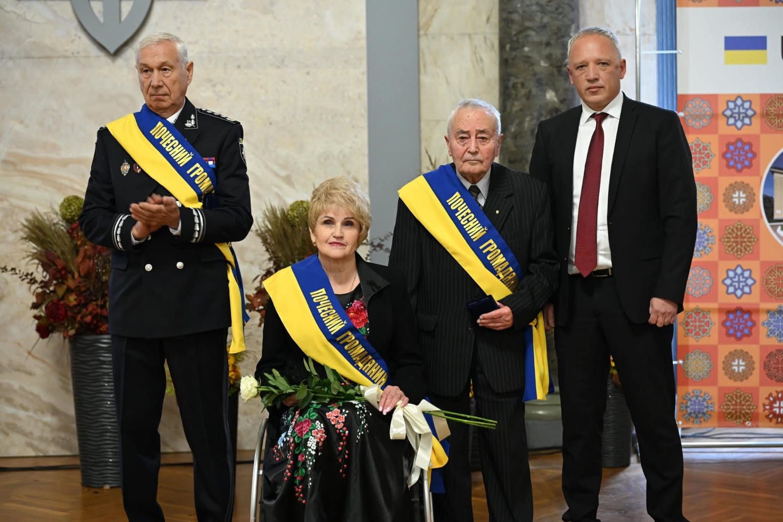 Щиро вітаємо професора Юрія Макара з найвищою відзнакою Чернівців!