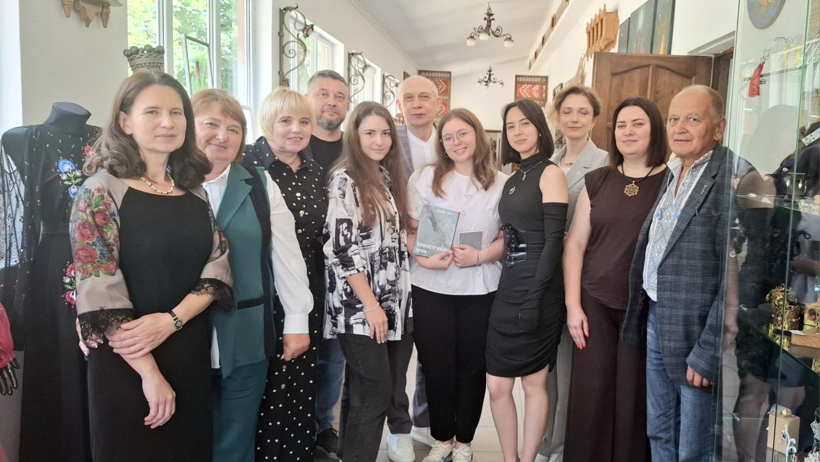 12 червня в місті Вижниця відбулася презентація збірки поезій «Тонкострунна арфа» Дмитра Загула – самобутнього буковинського митця, життя і творчість якого стали символом духовної незламності й національного самоствердження.