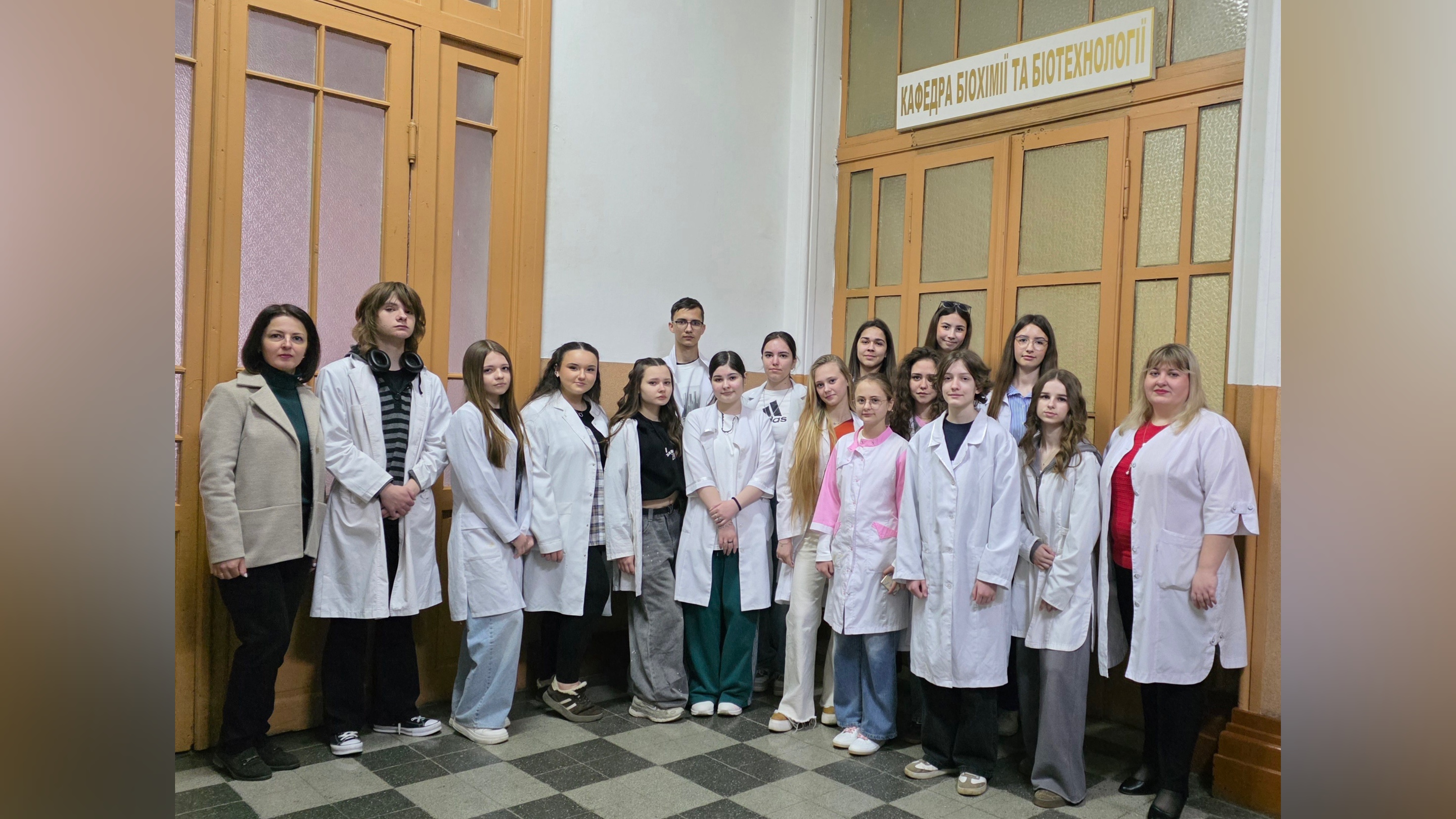 Кафедра біохімії та біотехнології відкриває таємниці професії для школярів Буковини