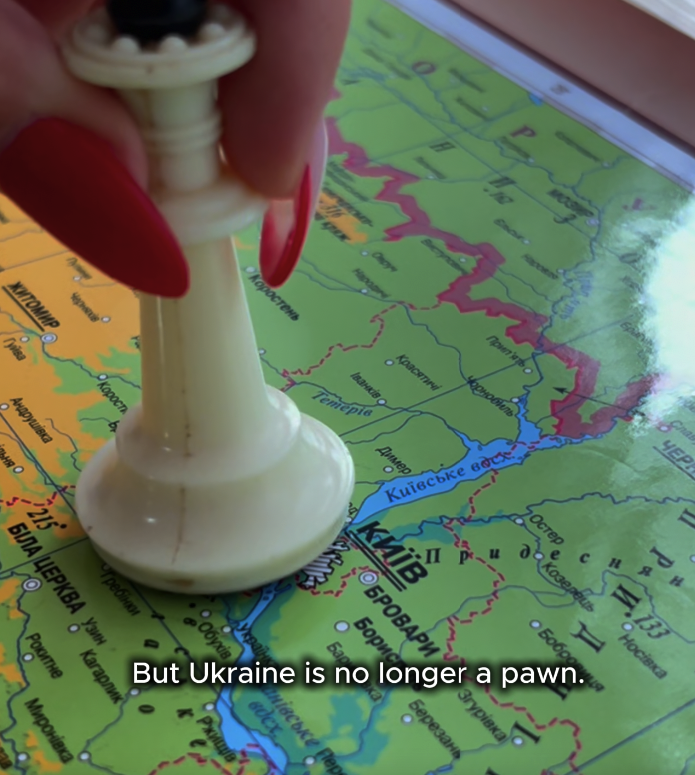 Кадр з фільму «Коли історія повторюється»