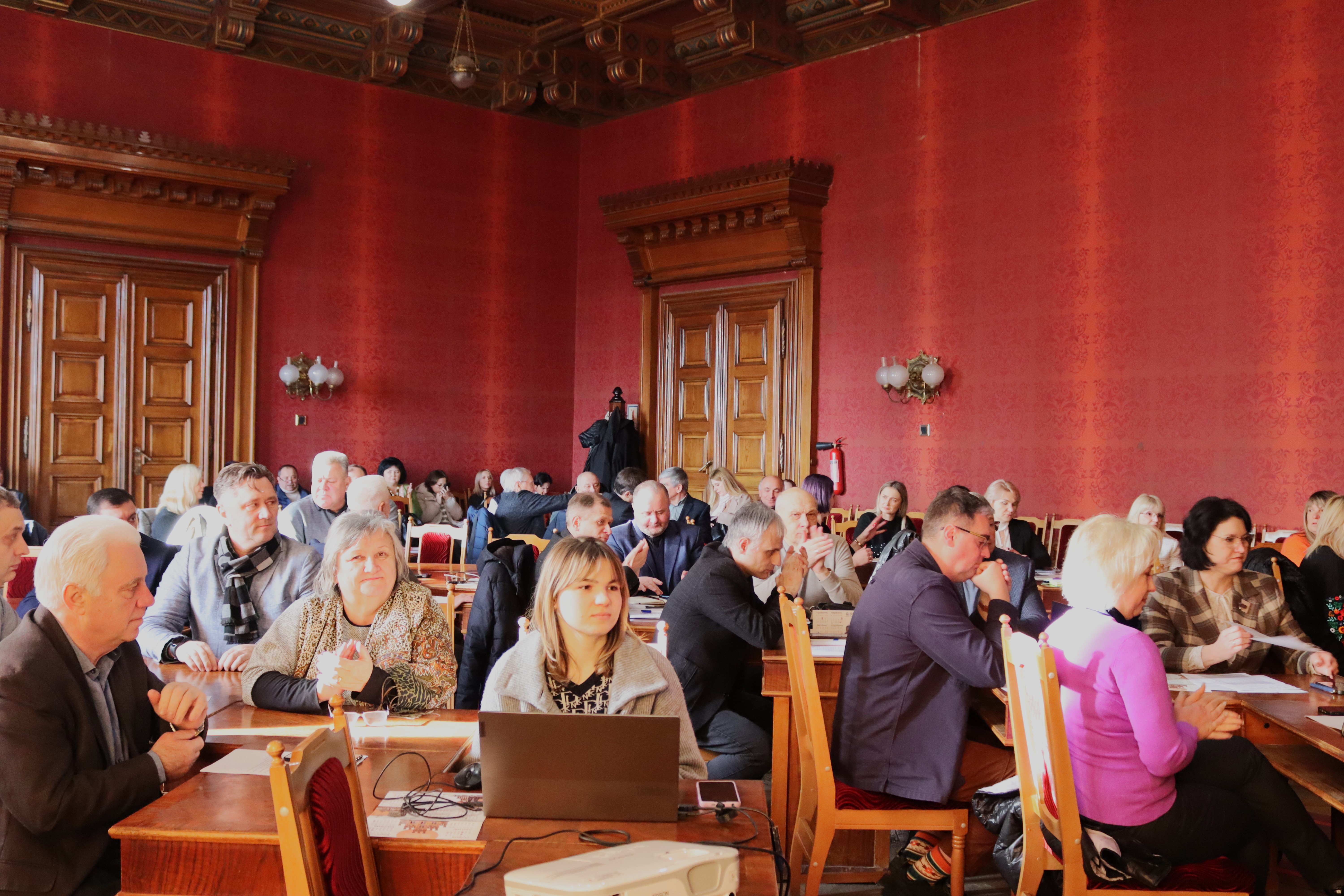 Вчена рада Чернівецького національного університету: вручення відзнак, благодійність і символ миру