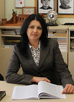 ГАРАНТ- освітньо-прфесійних програм - Паладян Крістінія Іванівна, кандидат філологічних наук, доцент, завідувач кафедри румунської та класичної філології