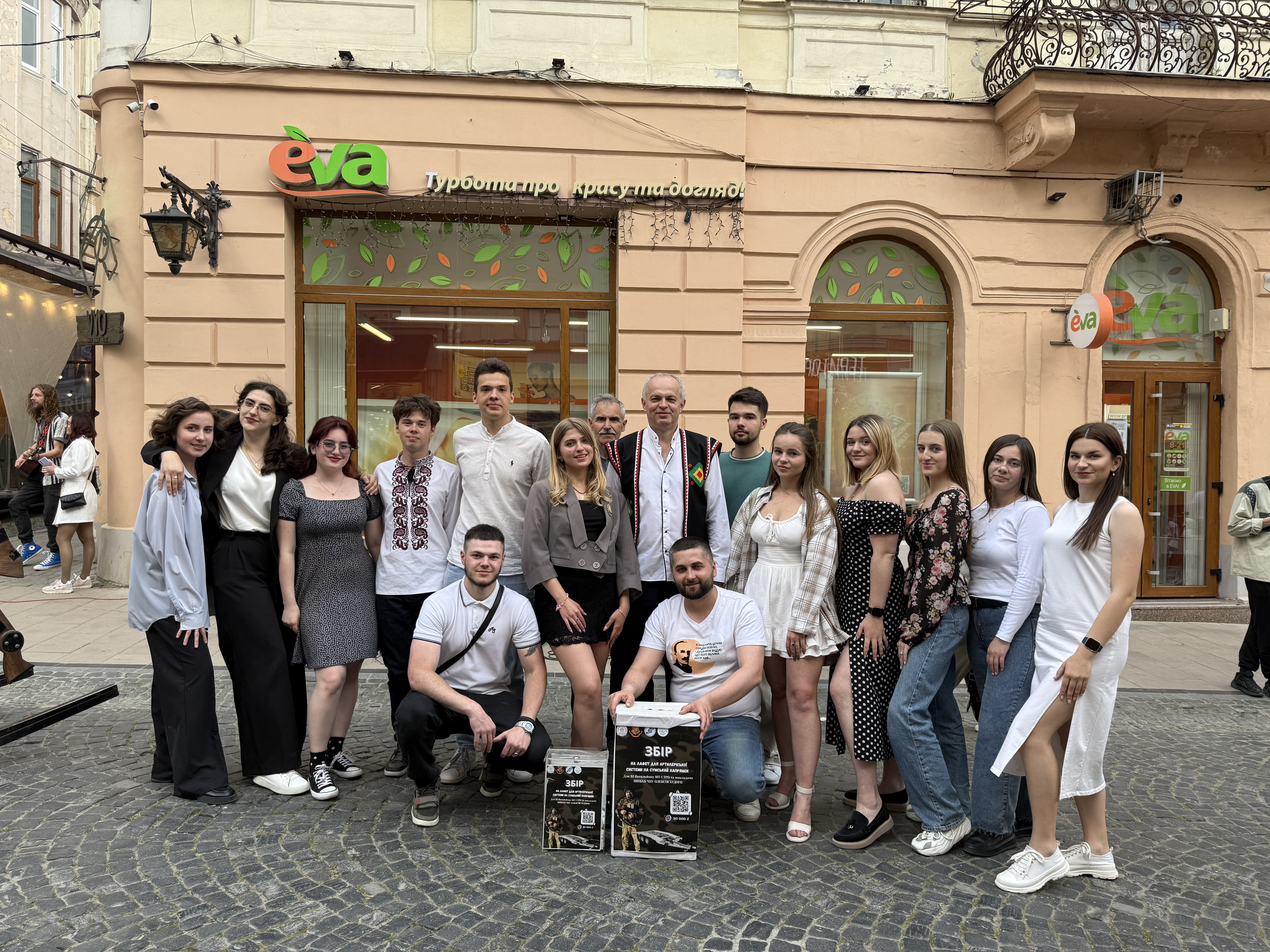 Благодійний концерт «Єдині» ЦКіД ЧНУ зігрів музикою місто