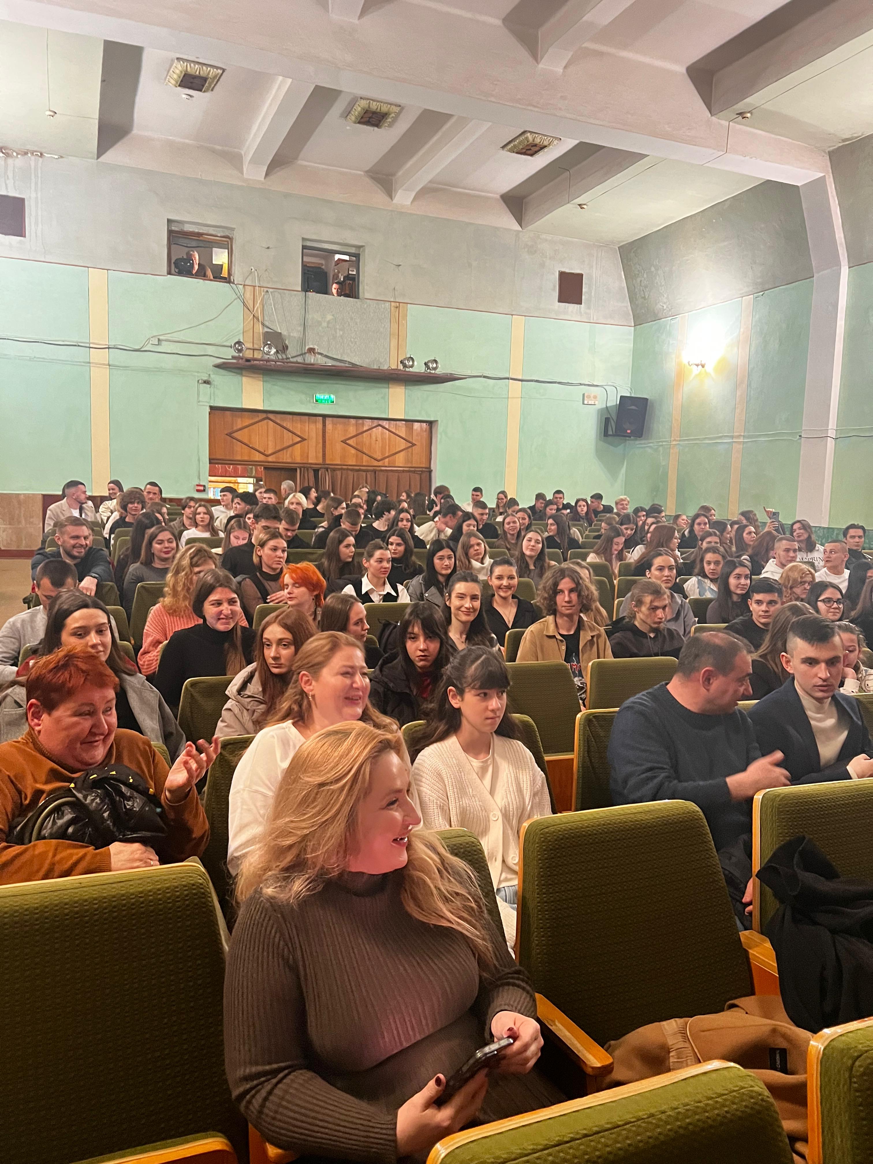 Маркетологи в театрі ляльок: де неочікувані форми стають джерелом нових ідей!
