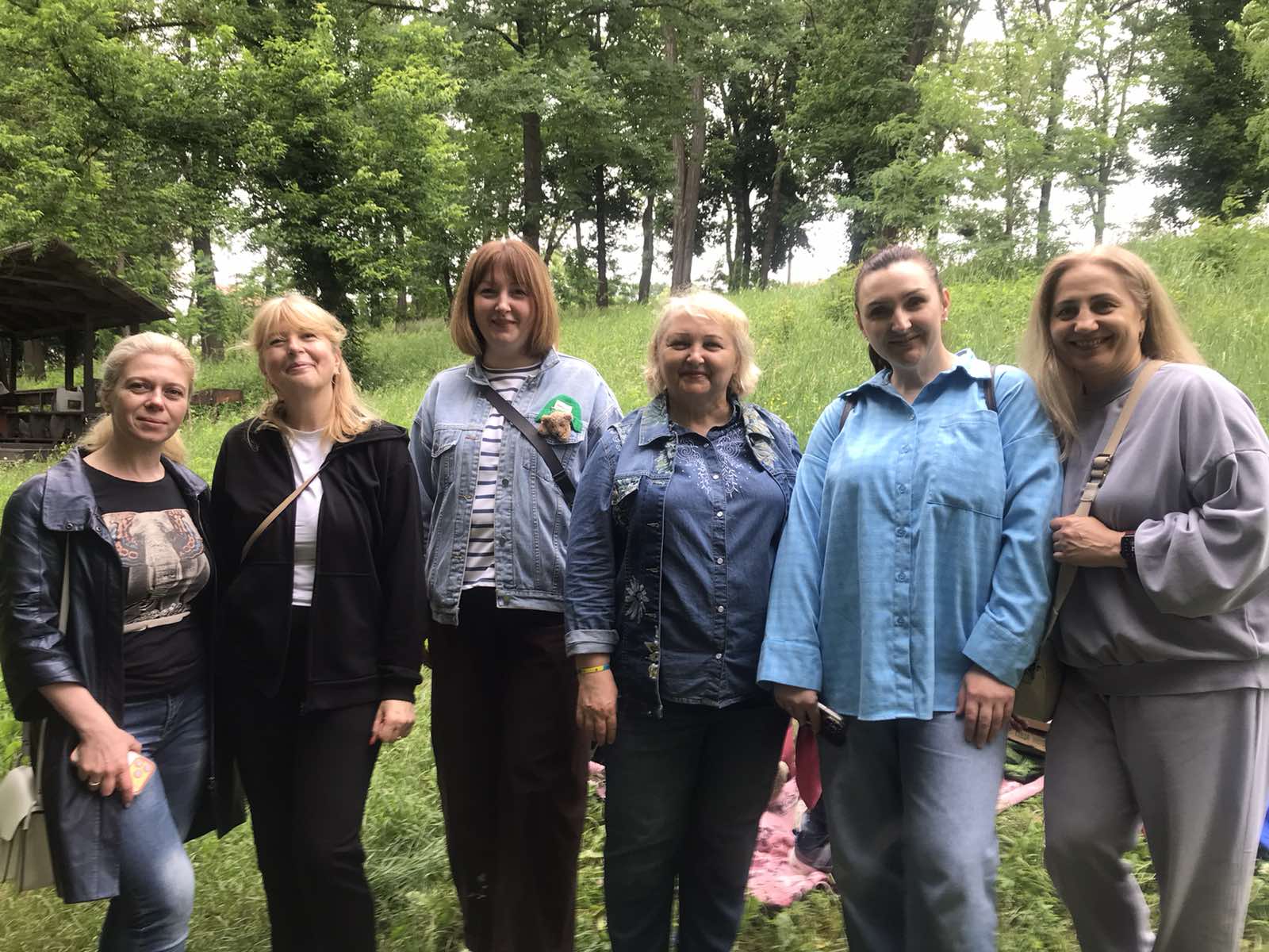 Викладачі та студенти кафедри педагогіки і психології дошкільної та спеціальної освіти взяли активну участь у масштабному університетському заході «Профспілковий пікнік ЧНУ – 2026», який об’єднав працівників, студентів, випускників та їхні родини у дружній атмосфері відпочинку, спілкування та благодійності.
