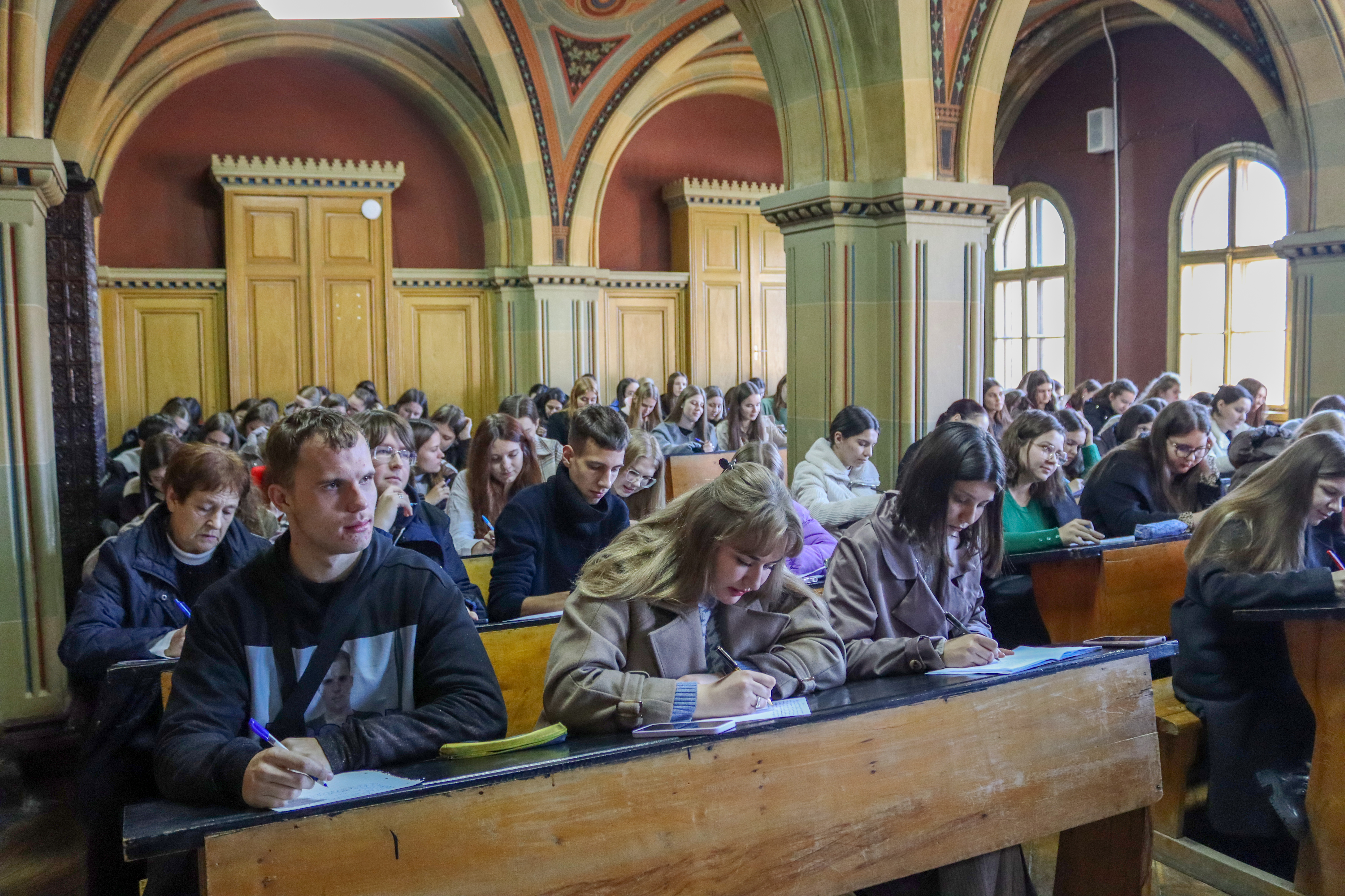 Чернівецький національний університет імені Юрія Федьковича долучився до написання радіодиктанту національної єдності
