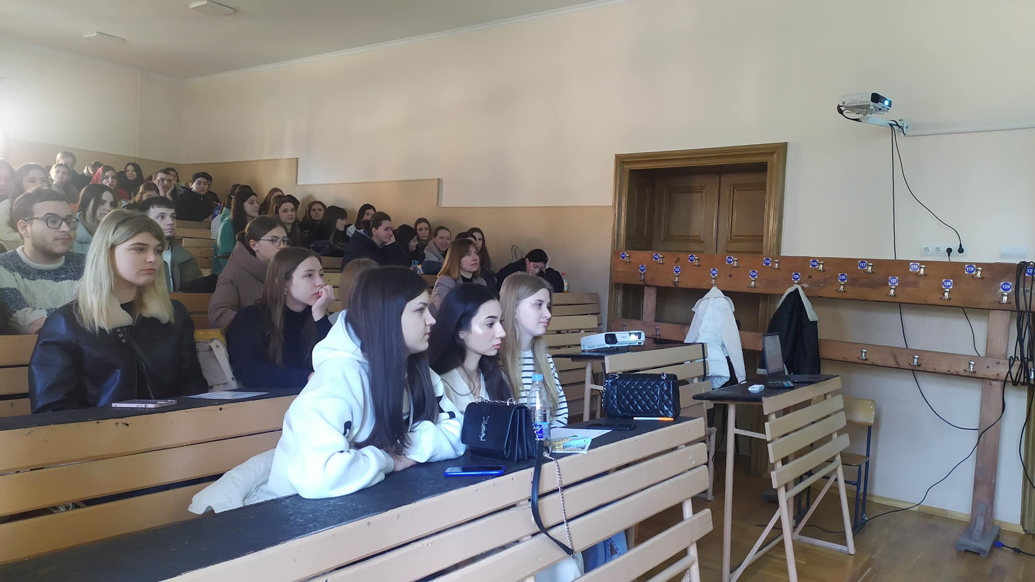 Зустріч здобувачів вищої освіти спеціальності 242 «Туризм і рекреація» із представницею компанії «Algoos Study, Work & Travel»