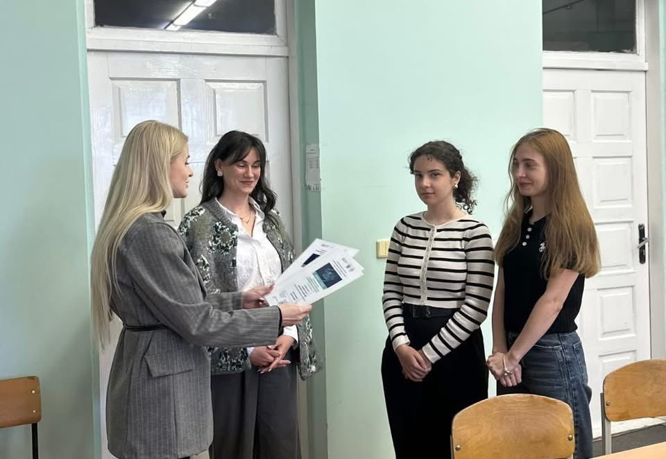 участь у Загальноукраїнському конкурсі “Дизайн предметно-просторового середовища з використанням матеріалів повторного вжитку”