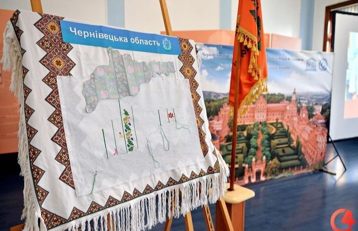  Кафедра диференціальних рівнянь долучилася до проекту «Наукою вишиваємо Україну»