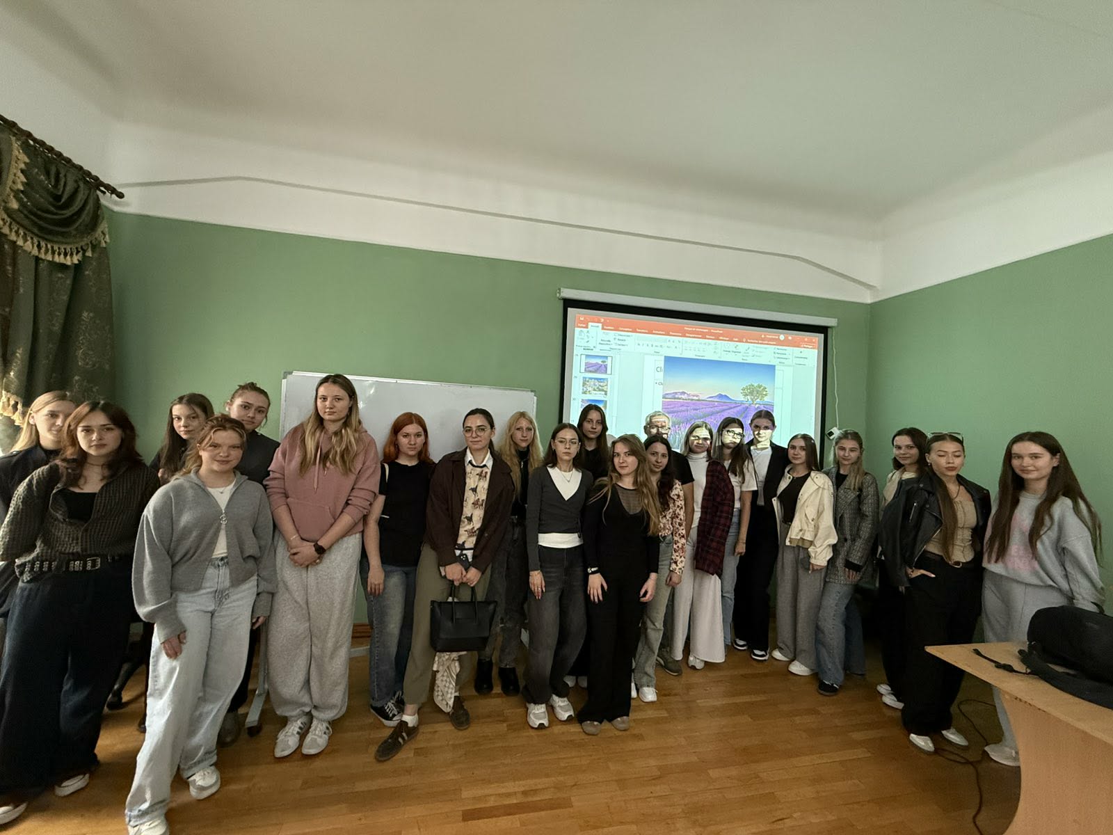 Засідання клубу «Café Français» із Паскалем Гарньє: занурення у культуру та історію Франції