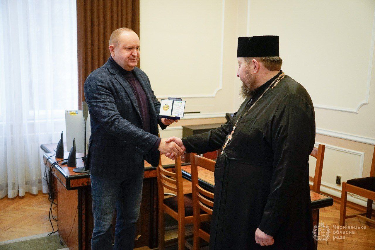 За заслуги перед Буковиною обласна рада відзначила доцента Миколу Лагодича 