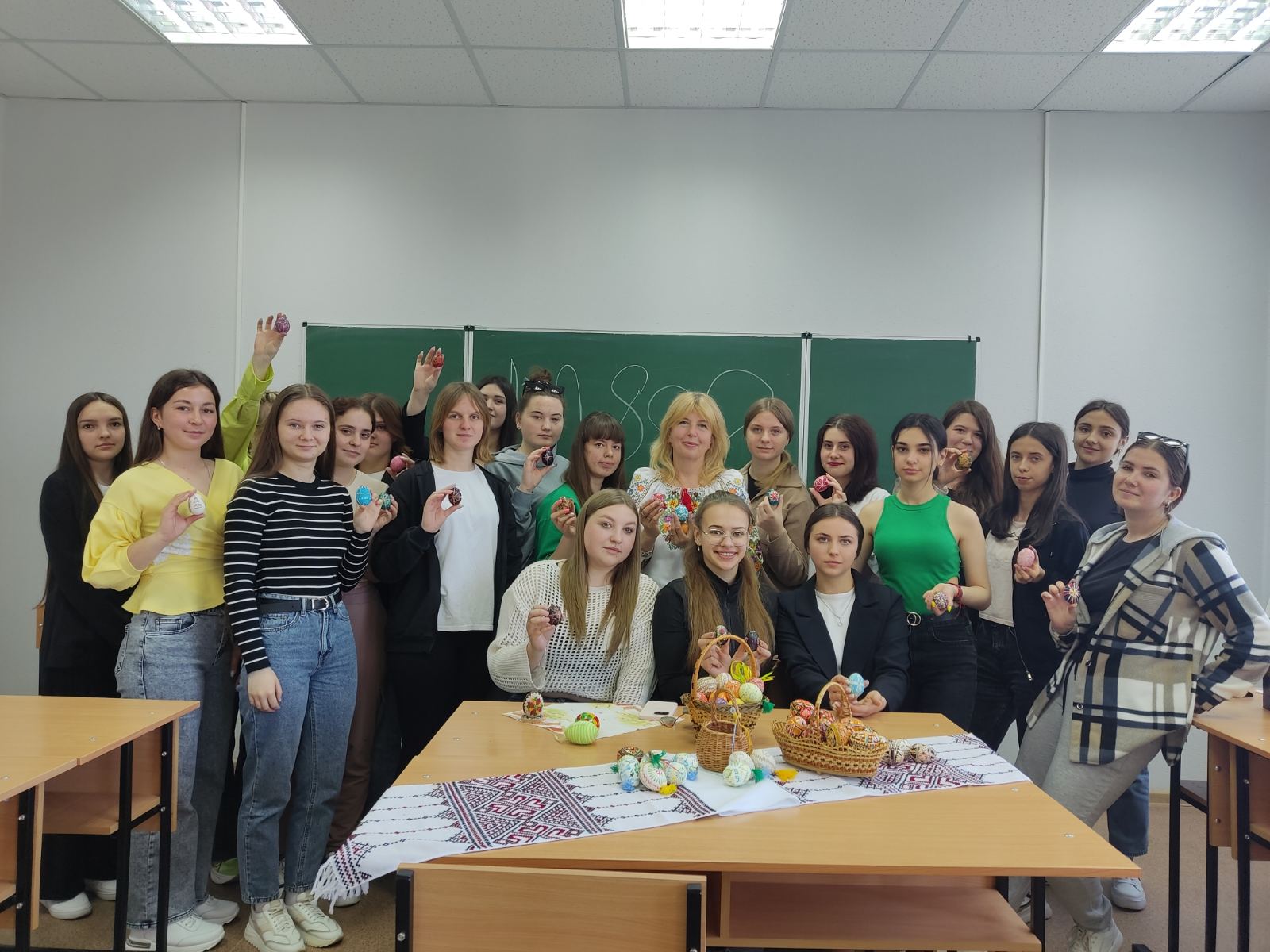 Допоки пишуться писанки, доти буде світ
