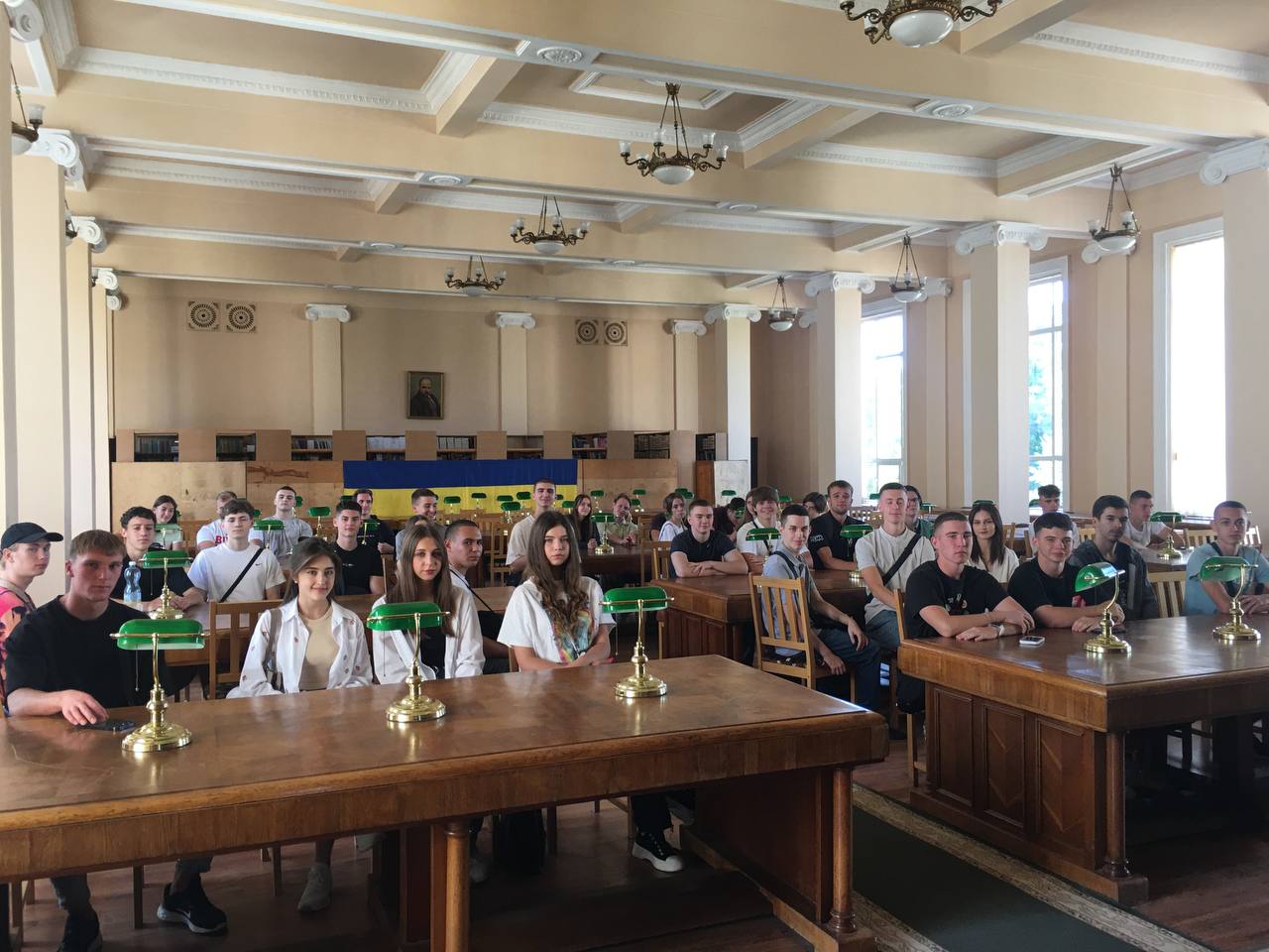 «Нехай думки, укладені в книгах, будуть твоїм основним капіталом, а думки, які виникнуть у тебе самого – відсотками з нього»