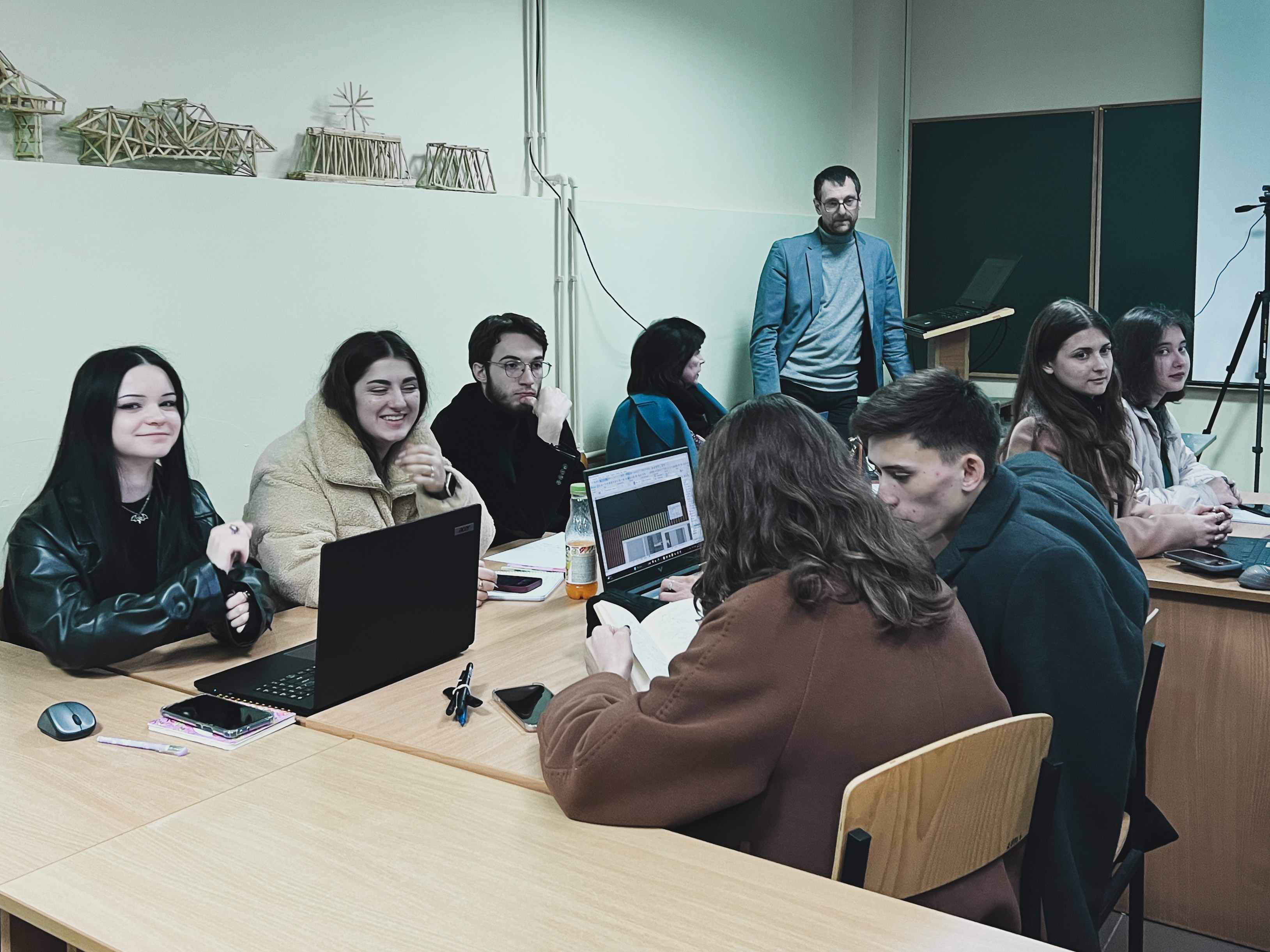 Друга зустріч студентів та викладачів кафедри містобудування та урбаністики на рахунок воркшопу з проектування мультифункціонального навчального корпусу у м. Вижниця