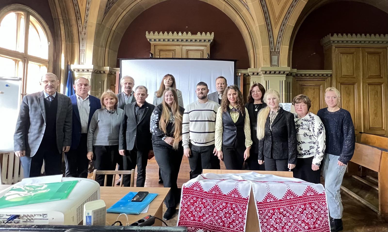 І золотої нитки не згубімо….