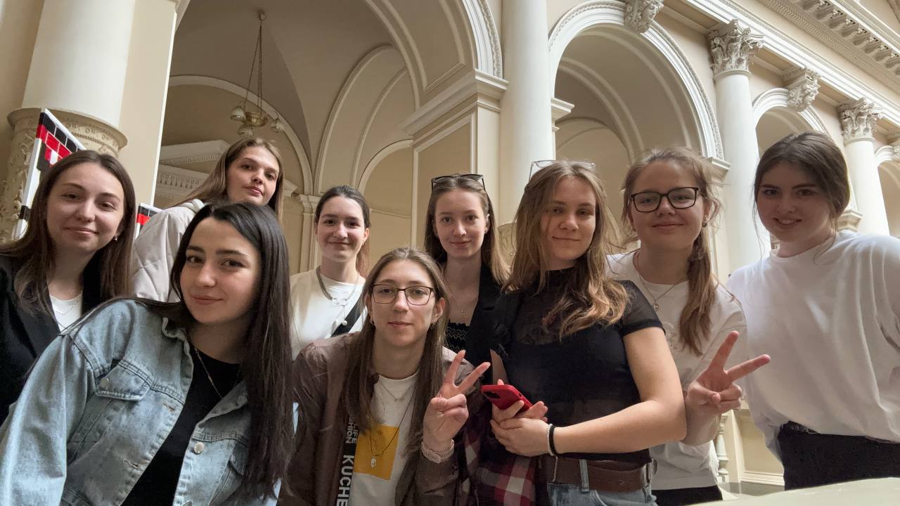 Наші красуні з 206 групи