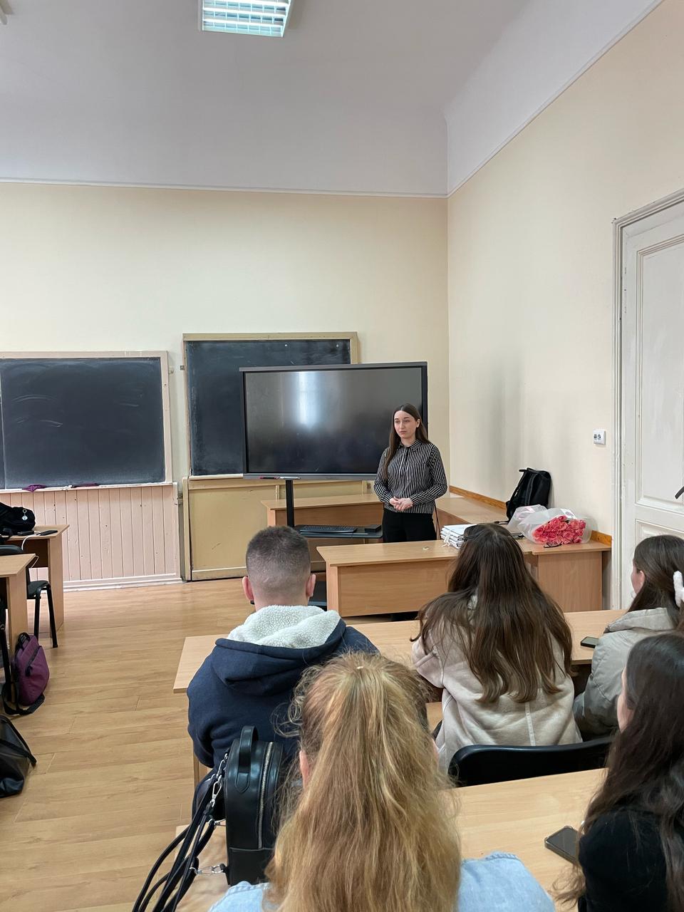 Як поєднувати роботу вчителя математики, класного керівника і успішне навчання на ФМІ від Марчели Олару 