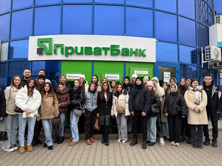 В рамках навчальної практики студенти ІІ курсу відвідали відділення ПриватБанку і ця подія залишила дуже позитивні враження
