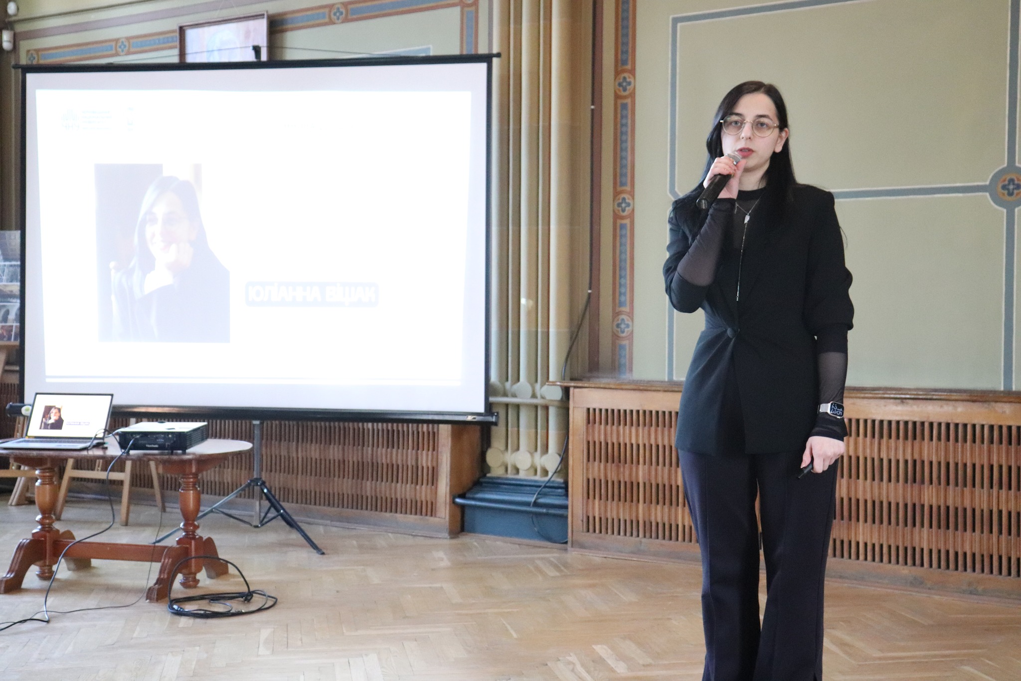 Філологічний факультет вітає свою представницю з обранням на посаду Голови РМВ ЧНУ!