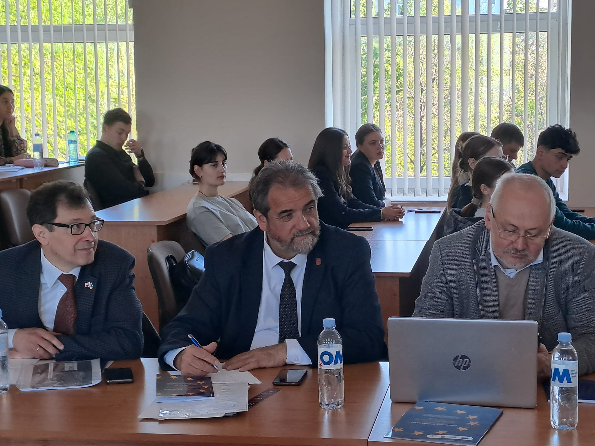 Управлінські рішення в епоху загроз і змін