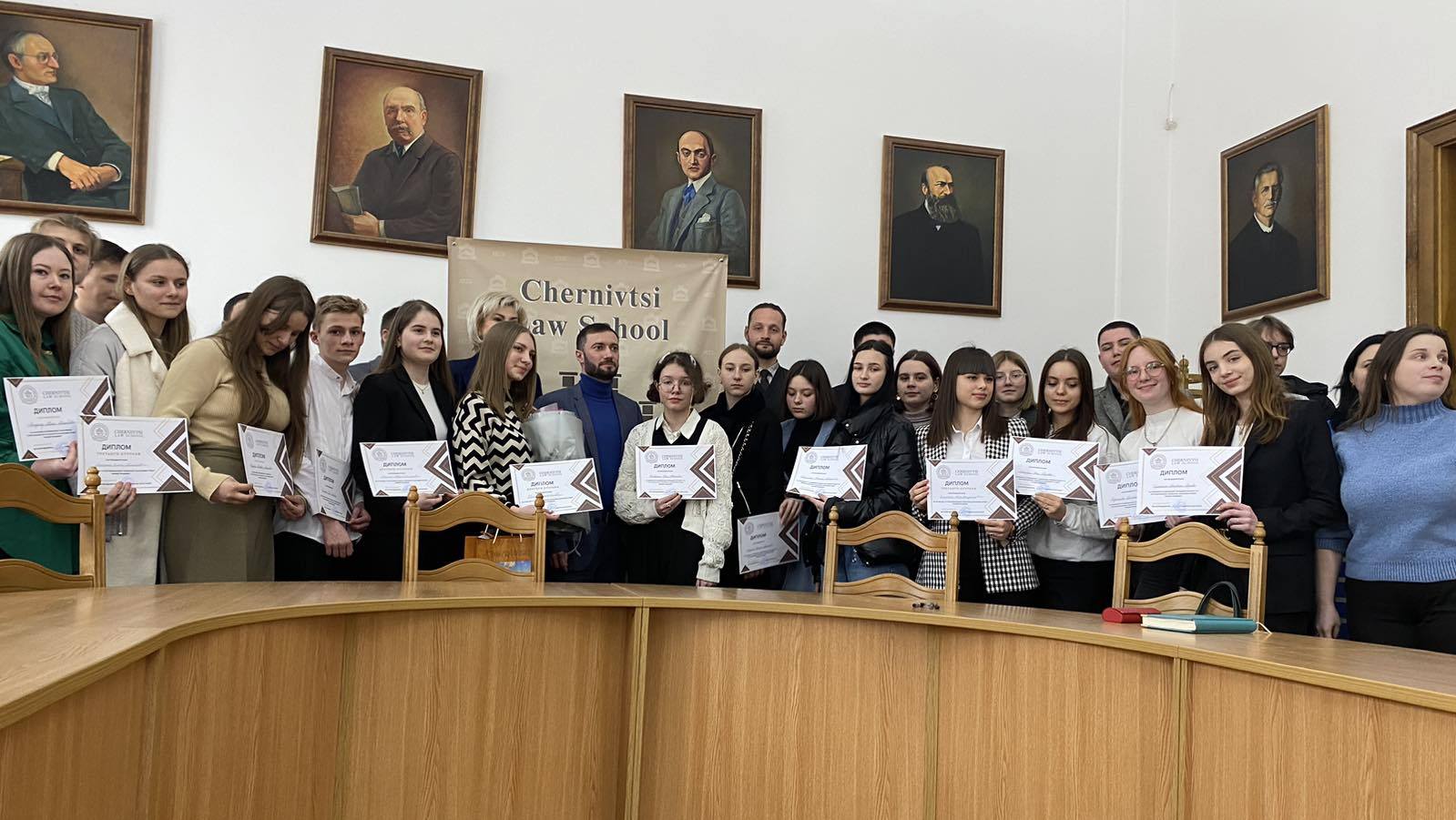 Конкурс наукових робіт «Юний правник» на юридичному факультеті ЧНУ