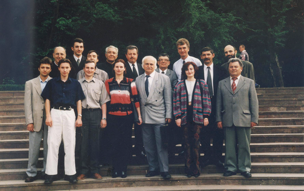 2000 р. Зіркова кафедра теоретичної фізики на чолі зі своїм завідувачем