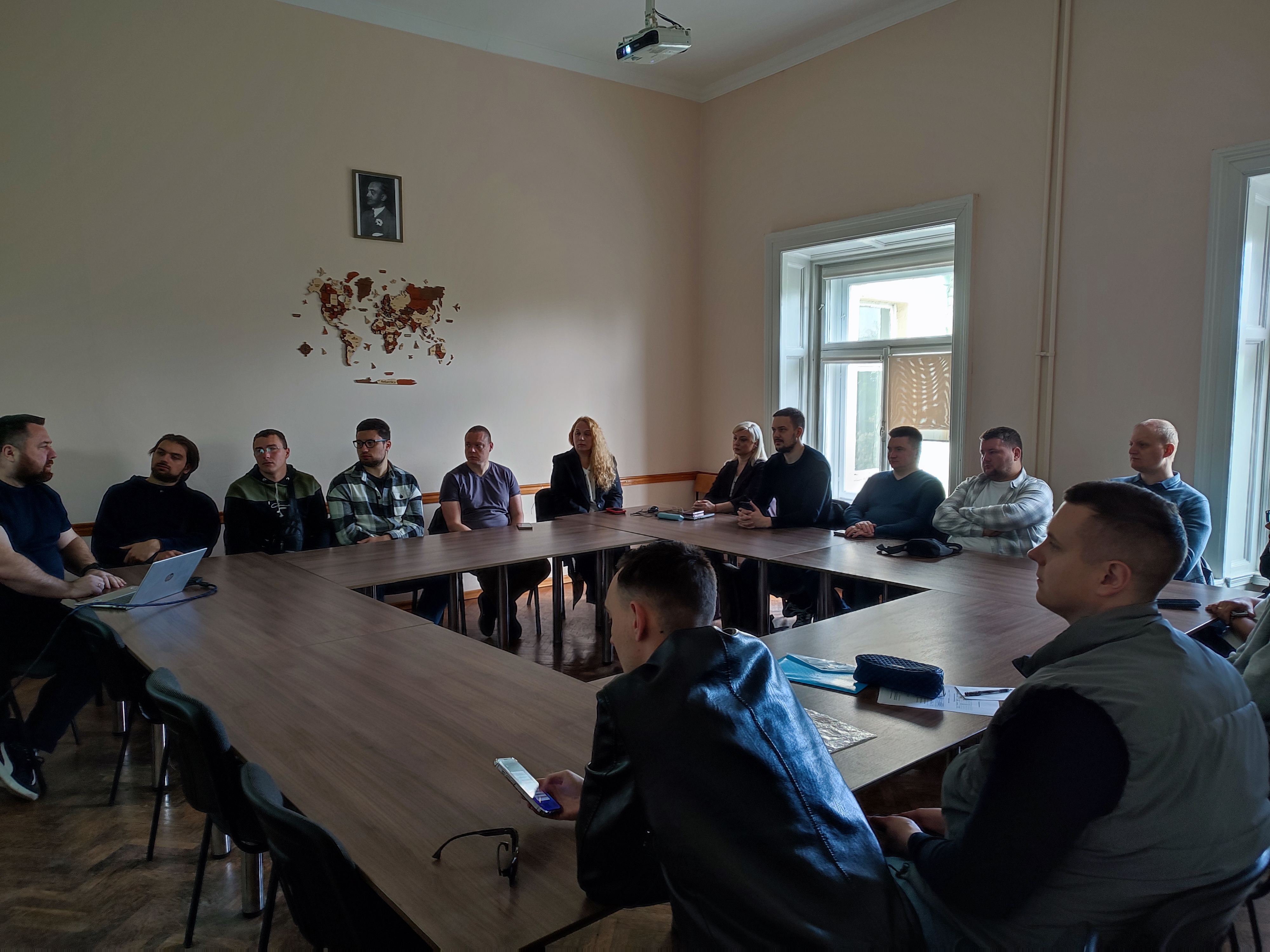 Воркшоп для аспірантів: застосування штучного інтелекту для оптимізації транспортних маршрутів