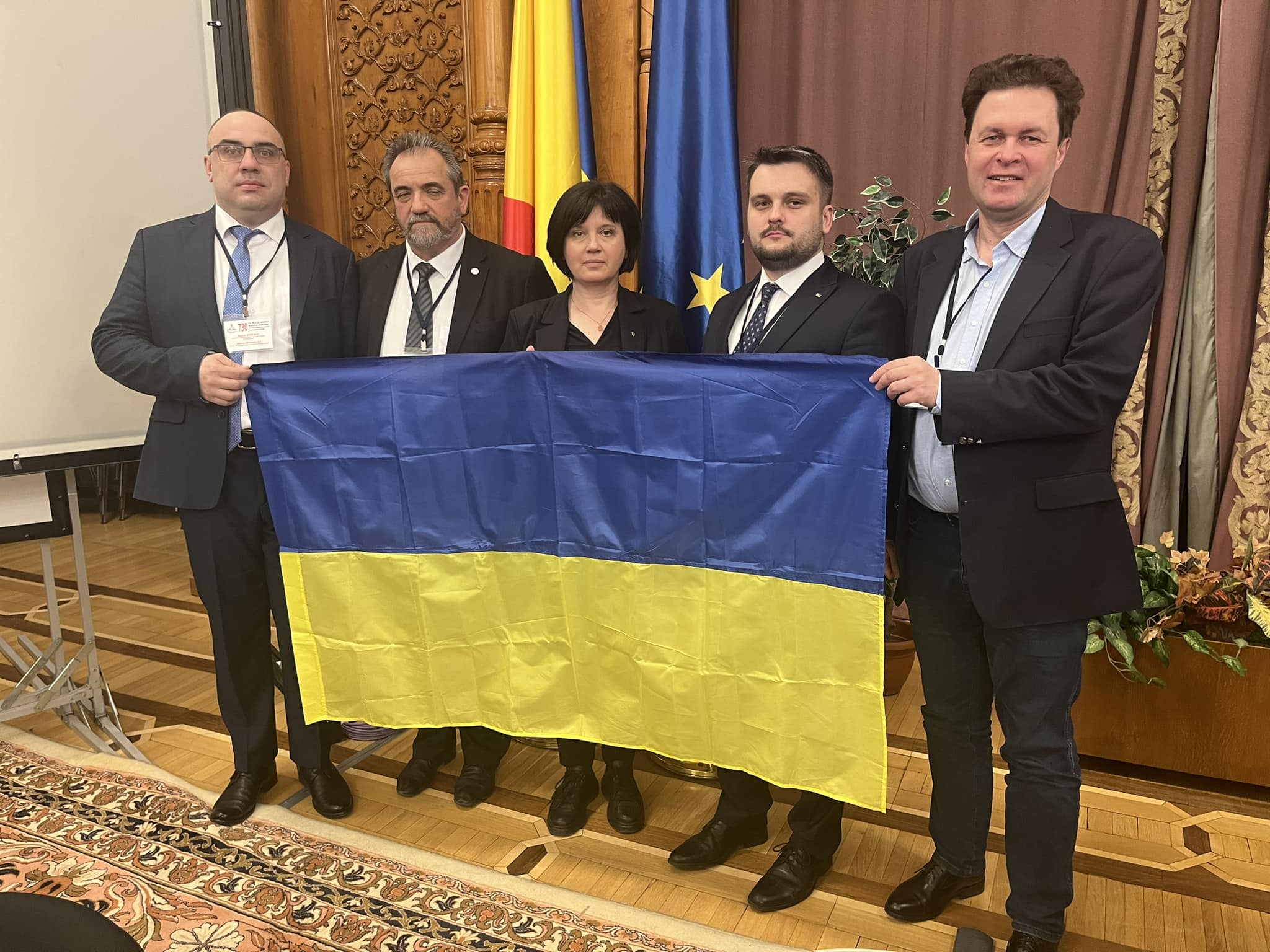 Круглий стіл в Палаці Парламенту Румунії