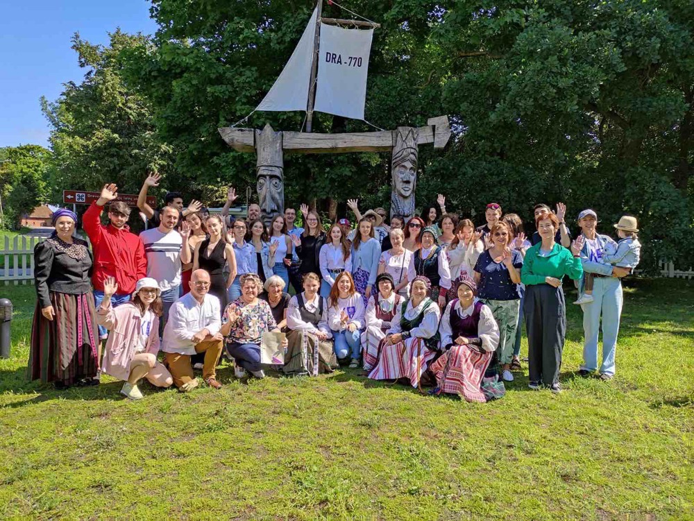 b76e080a-a5e2-4264-bcc4-a67750dc86cb