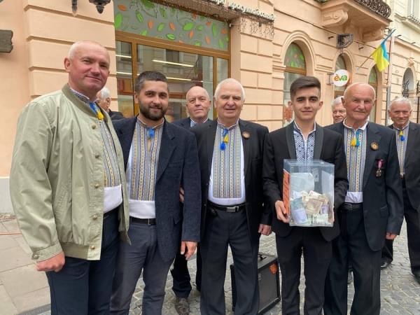 "За Україну, за її волю"