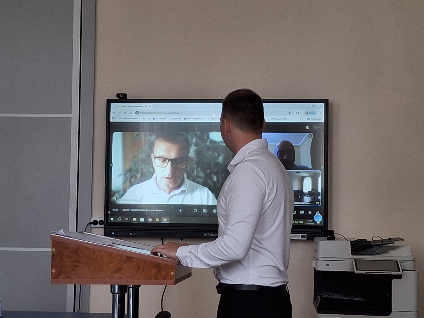 Доцент кафедри всесвітньої історії Олександр Безаров виступив офіційним опонентом на захисті дисертації