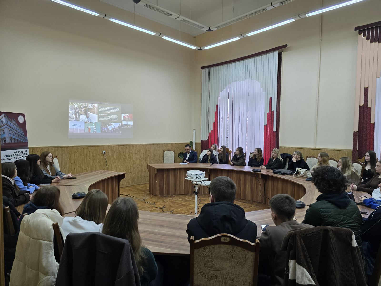 Контрпропаганда в умовах війни: студенти та викладачі ЧНУ переймали досвід у «ТРО Медіа»