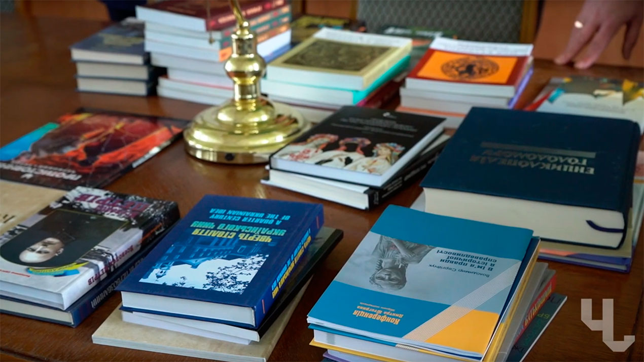 Наукова бібліотека ЧНУ поповнилася новими книгами про Голодомор