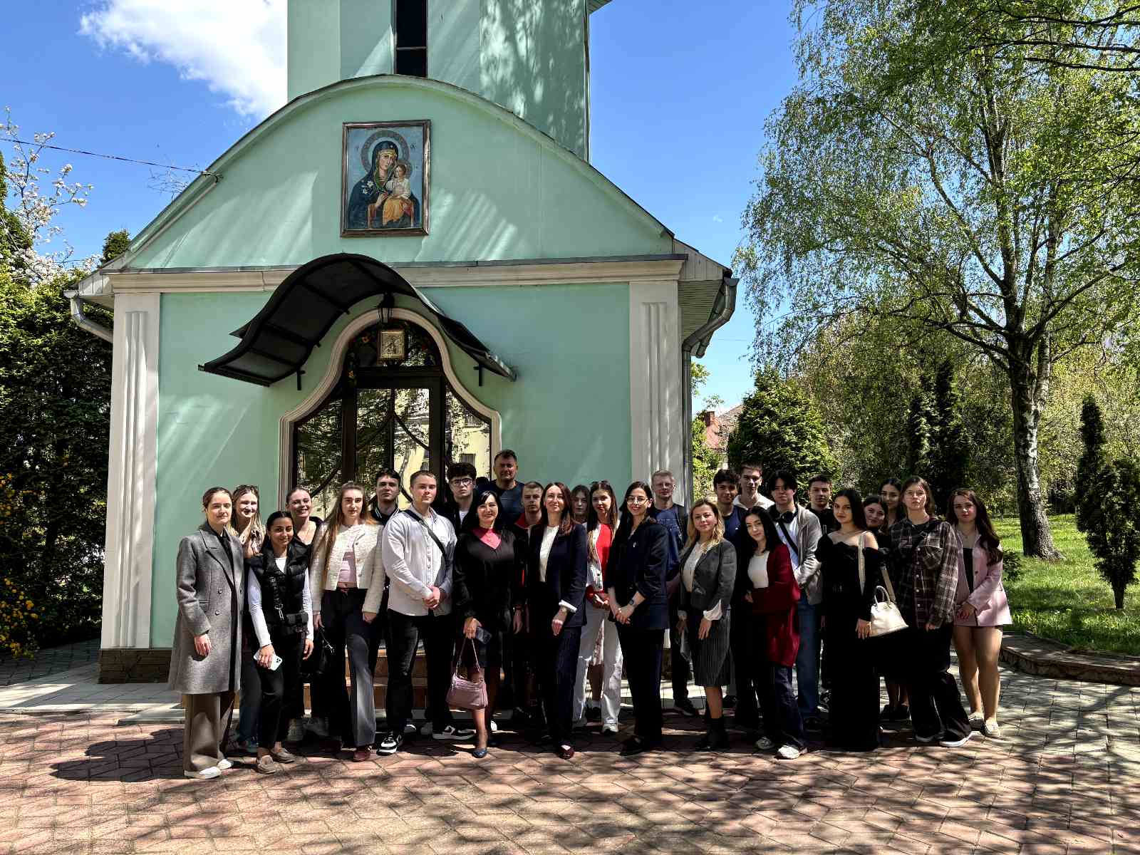 У межах вивчення дисципліни «Синергія фінансів, бізнесу, політики і культури» студенти другого курсу спеціальності «Фінанси, банківська справа, страхування та фондовий ринок» взяли участь у низці пізнавальних та практикоорієнтованих заходів, які дали можливість поєднати теоретичні знання з реальним досвідом представників бізнесу, фінансового сектору, державного управління та культури.