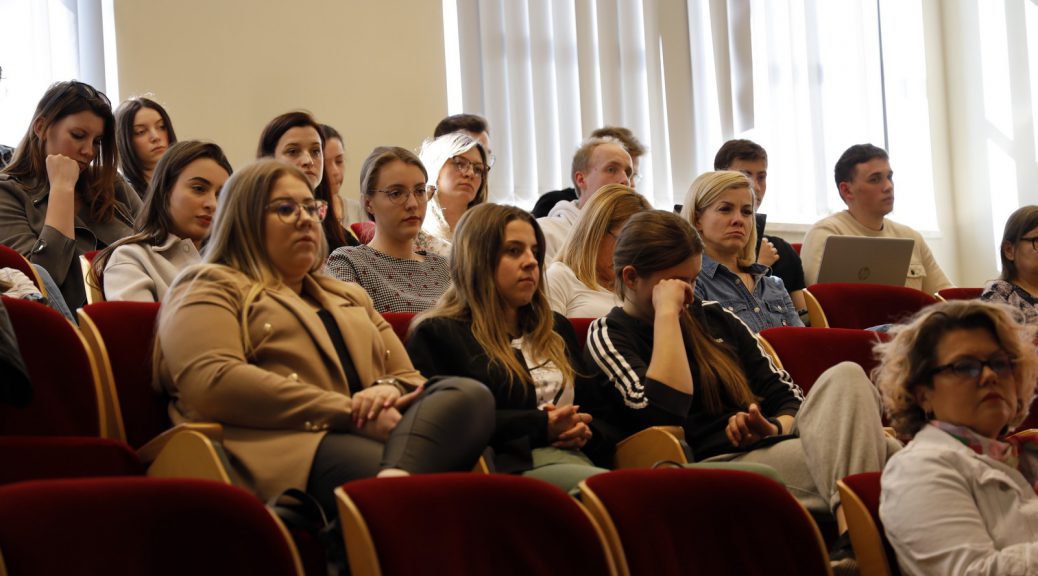 Лекція професора  кафедри педагогіки та психології дошкільної освіти Марії Олійник на тему: «Професійне вигорання педагогічних працівників» для польських студентів у  Державному професійно-технічному університеті імені професора Станіслава Тарновського в Тарнобжегу (Польша)