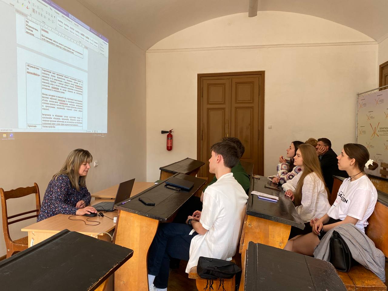 Кафедра журналістики обговорила зі студентами зміни до освітньої програми «Журналістика та кросмедійність» за ОР "Магістр".