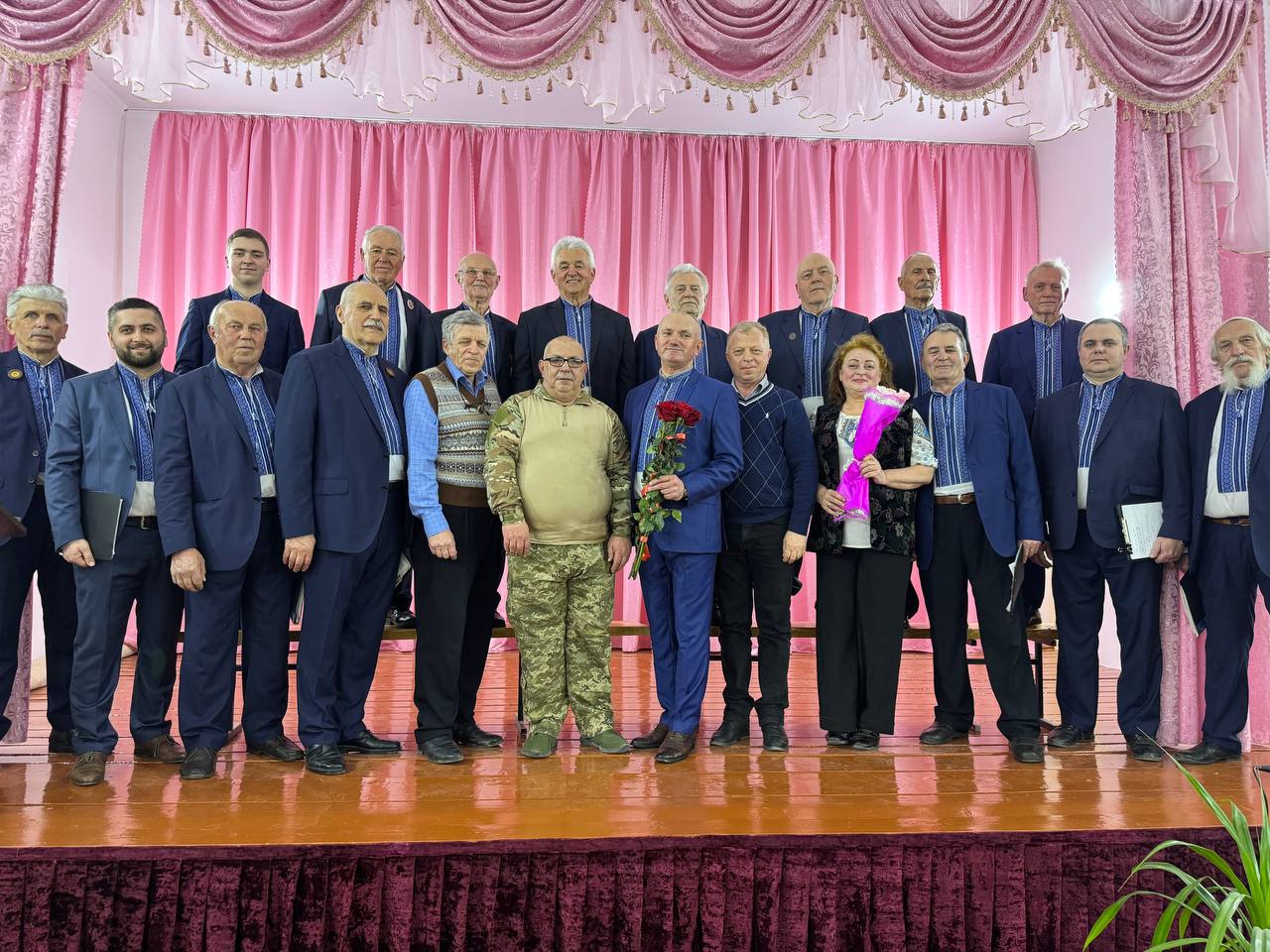 Народна хорова капела «Дзвін» виступила з благодійним концертом у Ставчанах на підтримку військових