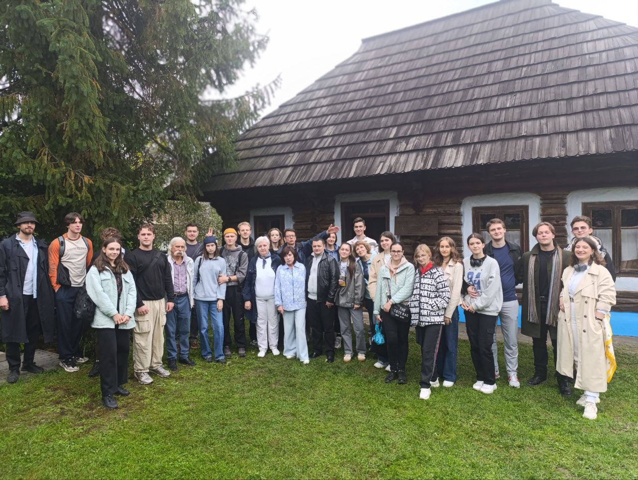 Екскурсія Буковинським краєм архітекторів -  студентів (1-6 курсів) і викладачів Чернівецького національного університету
