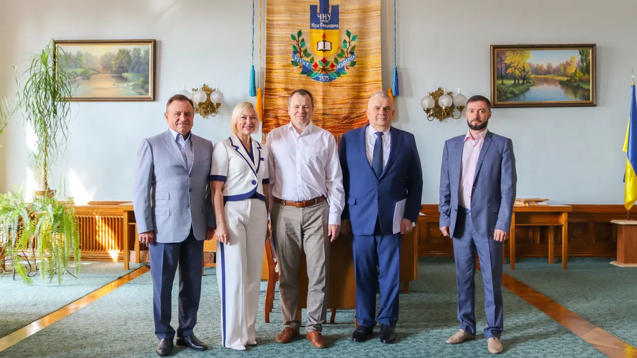 Chernivtsi National University Signs Cooperation Agreement with the Constitutional Court of Ukraine